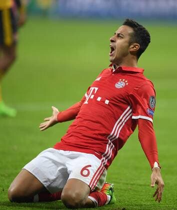 FUSSBALL CHAMPIONS LEAGUE SAISON 2016 2017 ACHTELFINALE HINSPIEL FC Bayern Muenchen - Arsenal London 15.02.2017 Torjubel: Thiago Alcantara (FC Bayern Muenchen) 