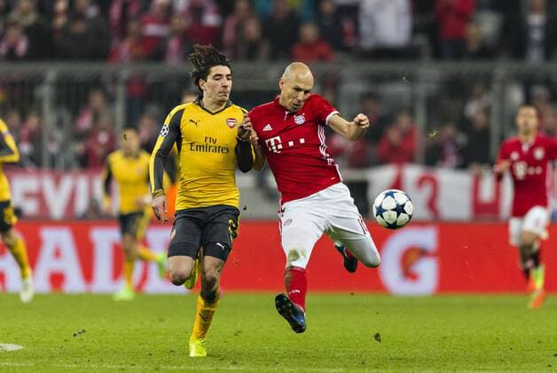 München, 15.02.2017 Hector Bellerin (Arsenal), Arjen Robben (FCB) Bayern München - Arsenal London