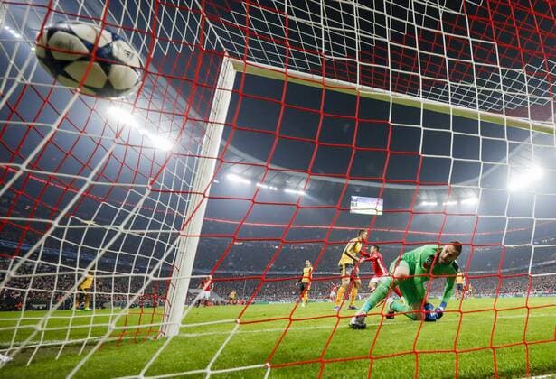 Thiago ALCANTARA, FCB 6 Torschuss, schiesst das Tor zum 4-1 FC BAYERN MUENCHEN - FC ARSENAL Achtelfinale, Fussball UEFA Champions League, Muenchen, 15.02.2017 CL Saison 2016 2017, FCB