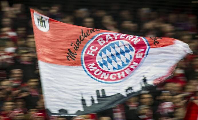 Bayernfahne 15.02.2017, München, FC Bayern München vs. Arsenal Â