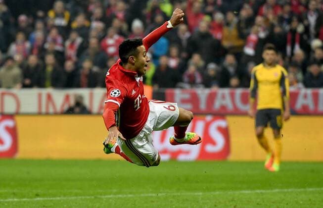 15.02.2017, xjhx, Fussball Champions League, FC Bayern Muenchen - Arsenal London, emspor, v.l. Thiago Alcantara (FC Bayern Muenchen) Torjubel, Goal celebration, celebrate the goal zum 3:1 Muenchen
