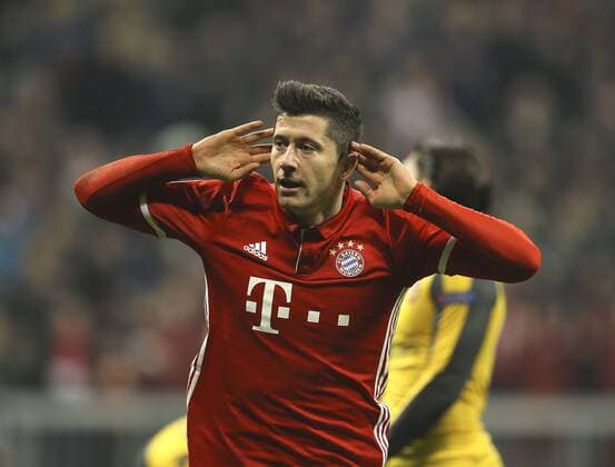 Foto: Torjubel Robert Lewandoski Bayern , er trifft zum 3-1 Fussball - Championsleague am Mi. 15.02.2017 Achtelfinale, Bayern München - Arsenal London 5 - 1
