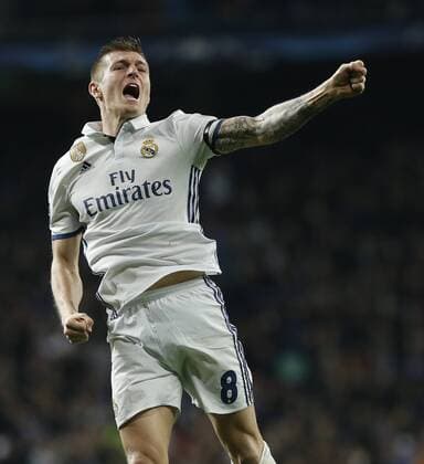 Fußball, CL, Real Madrid - SSC Neapel, Toni Kroos trifft First leg of 1 8 Champions League match between Real Madrid and Napoli. In this picture, Toni Kroos celebrates his goal. xPabloxGarciax 