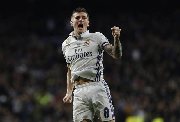 Fußball, CL, Real Madrid - SSC Neapel, Toni Kroos trifft First leg of 1 8 Champions League match between Real Madrid and Napoli. In this picture, Toni Kroos celebrates his goal. xPabloxGarciax 