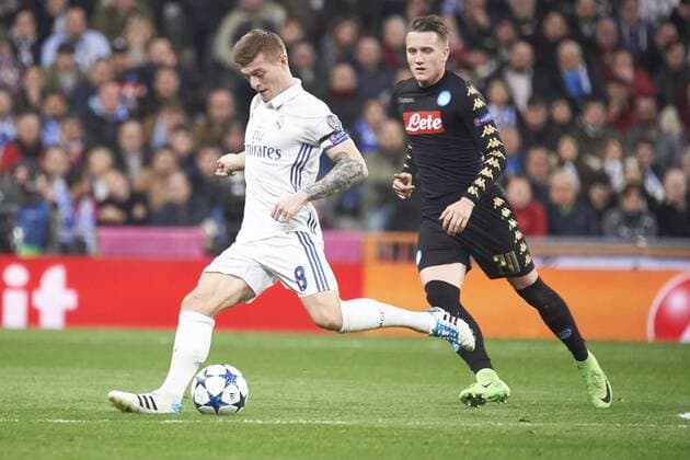 Fußball, CL, Real Madrid - SSC Neapel, Toni Kroos trifft Madrid, Spain - Toni Kroos (midfielder; Real Madrid) during the UEFA Champions League, round of 8 match between Real Madrid and SSC Napoli at Santiago Bernabeu on February 15, 2017 in Madrid Real Madrid vs SSC Napoli UEFA Champions League  - ZUMAg15_ 20170216_zaf_g15_030 Copyright: xJackxAbuinx