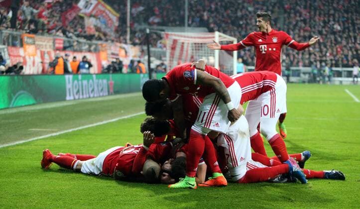 FC Bayern München - FC Arsenal London Deutschland, München, 15.02.2017, Fussball, UEFA Champions League, Saison 2016 2017, Achtelfinale, Hinspiel, FC Bayern München - FC Arsenal London: FC Bayern München Spieler Jubel Tor 4:1 Thiago.