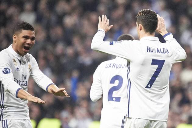 Fußball, CL, Real Madrid - SSC Neapel Madrid, Spain - Cristiano Ronaldo (forward; Real Madrid), Casemiro (midfielder; Real Madrid) during the UEFA Champions League, round of 8 match between Real Madrid and SSC Napoli at Santiago Bernabeu on February 15, 2017 in Madrid Real Madrid vs SSC Napoli UEFA Champions League  - ZUMAg15_ 20170216_zaf_g15_040 Copyright: xJackxAbuinx
