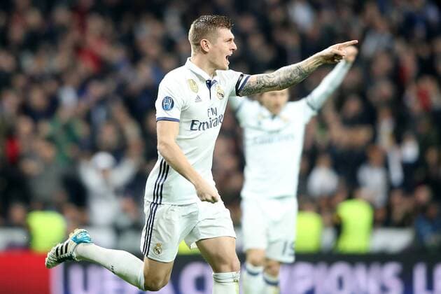 Fußball, CL, Real Madrid - SSC Neapel Real Madrid s Toni Kroos (l) and Luka Modric celebrate goal during Champions League 2016 2017 Round of 16 1st leg match. February 15,2017.  (20170215118)