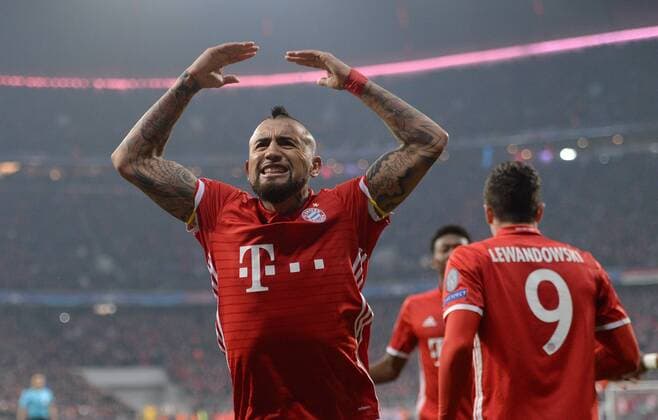 FUSSBALL CHAMPIONS LEAGUE SAISON 2016 2017 ACHTELFINALE HINSPIEL FC Bayern Muenchen - Arsenal London 15.02.2017 Torjubel: Arturo Vidal (FC Bayern Muenchen) 