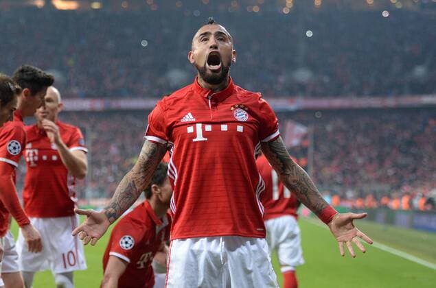 FUSSBALL CHAMPIONS LEAGUE SAISON 2016 2017 ACHTELFINALE HINSPIEL FC Bayern Muenchen - Arsenal London 15.02.2017 Torjubel: Arturo Vidal (FC Bayern Muenchen) 