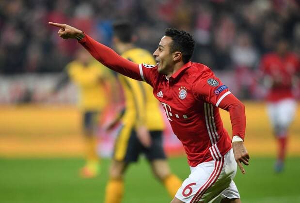 FUSSBALL CHAMPIONS LEAGUE SAISON 2016 2017 ACHTELFINALE HINSPIEL FC Bayern Muenchen - Arsenal London 15.02.2017 Torjubel: Thiago Alcantara (FC Bayern Muenchen) 