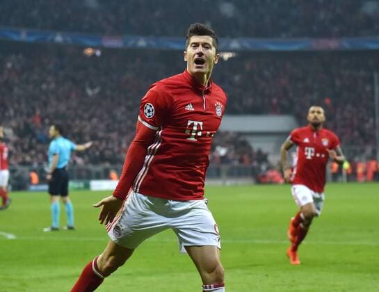 15.02.2017, Fussball, UEFA Champions League, Saison 2016 2017, Achtelfinale, FC Bayern Muenchen - Arsenal London 5:1, Jubel Robert Lewandowski (Bayern Muenchen)