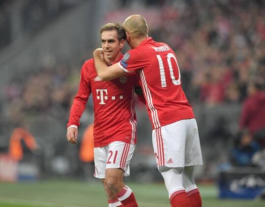 15.02.2017, Fussball, UEFA Champions League, Saison 2016 2017, Achtelfinale, FC Bayern Muenchen - Arsenal London 5:1, Jubel Philipp Lahm (Bayern Muenchen), li., und Arjen Robben (Bayern Muenchen)