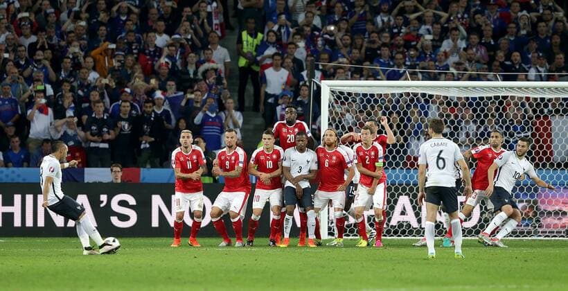 Lille, Frankreich, 19.06.2016, Europameisterschaft, Schweitz - Frankreich, Freistoss von Dimitri Payet (Frankreich) ( DeFodi506