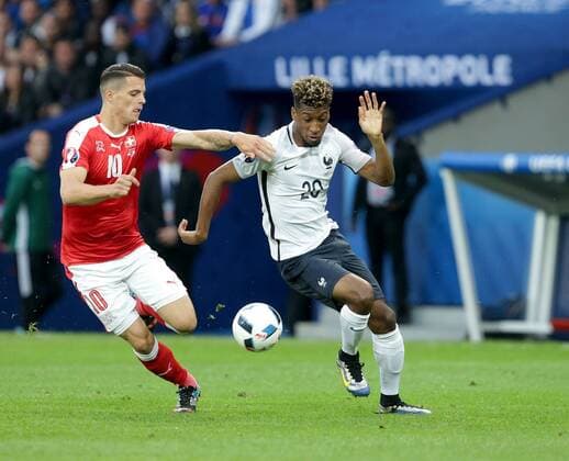 Lille, Frankreich, 19.06.2016, Europameisterschaft, Schweitz - Frankreich, Granit Xhaka (Schweiz), Kingsley Coman (Frankreich) ( DeFodi506