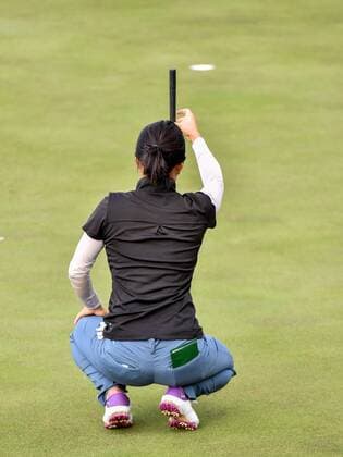 Themen der Woche - Sport Bilder des Tages - SPORT February 16, 2017 - Adelaide, Australia - Kelly Shone of the USA lines up a putt during round one of the ISPS Handa Women s Australian Open at Royal Adelaide Golf Club on February 16, 2017 in Adelaide, Australia. ISPS Handa Women s Australian Open - Round One  - ZUMAn230 20170216_zaa_n230_073 Copyright: xAndyxAstfalckx