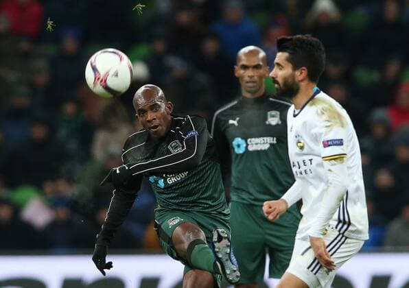 FuÃŸball, EL, FK Krasnodar - Fenerbahce Istanbul KRASNODAR, RUSSIA - FEBRUARY 16, 2017: FC Krasnodar s Vitali Kaleshin, Naldo, and Fenerbahce Istanbulâ€™s Alper Potuk (L-R) fight for the ball in their 2016-17 UEFA Europa League Round of 32, 1st leg football match at Krasnodar Stadium. Vitaly Timkiv TASS  TS04167E