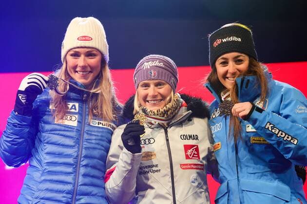 Ski Alpin, WM in St. Moritz, Riesenslalom Damen - Siegerehrung am Abend ALPINE SKIING - FIS Ski WC St. Moritz SANKT MORITZ,SWITZERLAND,16.FEB.17 - ALPINE SKIING - FIS Alpine World Ski Championships, giant slalom, ladies, award ceremony. Image shows Mikaela Shiffrin (USA), Tessa Worley (FRA) and Sofia Goggia (ITA). Keywords: medal. GEPAxpictures xMarioxKneisl