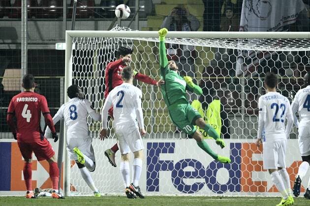 Genk s goalkeeper Mathew Ryan pictured in action during a first leg game between Romanian Club Astra Giurgiu and Belgian soccer team RC Genk in the 1 16 finals of the Europa League competition on Thursday 16 February 2017, in Giurgiu, Romania. YORICKxJANSENS  x05048737x
