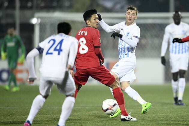 Astra Giurgiu s Seto Takayuki and Genk s Bryan Heynen fight for the ball during a first leg game between Romanian Club Astra Giurgiu and Belgian soccer team RC Genk in the 1 16 finals of the Europa League competition on Thursday 16 February 2017, in Giurgiu, Romania. YORICKxJANSENS  x05048741x
