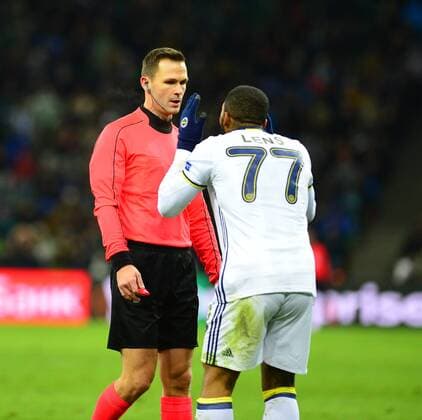 UEFA Europa League match between Krasnodar and Fenerbahce at Krasnodar Stadium in Krasnodar , Russia on February 16 , 2017. Final Score : Krasnodar 1 - Fenerbahce 0 Pictured: Jeremain Lens of Fenerbahce and Referee Ivan Kruzliak. 