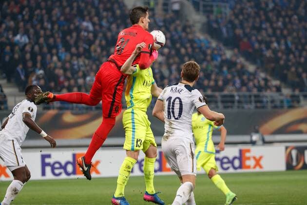 Gent s goalkeeper Lovre Kalinic and Tottenham s forward Harry Kane fight for the ball during a game between Belgian soccer team KAA Gent and British team Tottenham, first-leg of the 1 16 finals of the Europa League competition, Thursday 16 February 2017, in Gent. KURTxDESPLENTER  x05048818x