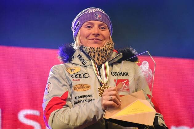 Ski Alpin, WM in St. Moritz, Riesenslalom Damen - Siegerehrung am Abend February 16, 2017: 1st place Tessa WORLEY (FRA) pose for photographs at the medal ceremony for the women s giant slalom event of the FIS Alpine World Ski Championships at St Moritz, Switzerland. Cal Media Skiing 2017: Alpine World Ski Championships - 16 Feb - ZUMAc04_ 20170216_zaf_c04_116 Copyright: xSydneyxLowx