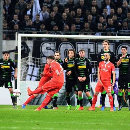 Fussball,UEFA Europa League 2016 2017, Zwischenrunde, Borussia Mönchengladbach - AC Florenz , Borussia Mönchengladbach 16.02.2017, Stadion im Borussia Park, Mönchengladbach, Ferderico Bernardeschi AC Florenz, erzielte das 0:1