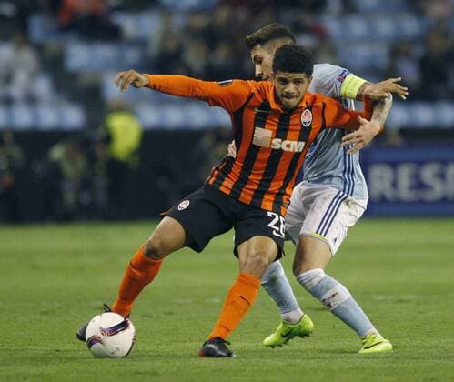 Fußball, EL, Celta de Vigo - Schachtar Donezk Celta de Vigo s Hugo Mayo (R) vies for the ball with Taison of Shaktar Donetsk during their Euroleague round of 32 first leg match at Balaidos stadium in Vigo, Pontevedra, Spain, 16 February 2017. CELTA DE VIGO VS. SHAKTAR DONETSK !ACHTUNG: NUR REDAKTIONELLE NUTZUNG!  Copyright: xSalvadorxSasx VIG001 20170216-636228722075651334