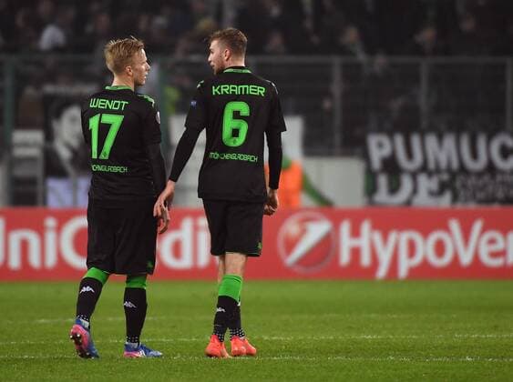 16.02.2017, xjhx, Fussball Europa League, Borussia Moenchengladbach - AC Florenz, emspor, v.l. Oscar Wendt (Borussia Mönchengladbach), Christoph Kramer (Borussia Mönchengladbach) enttaeuscht, enttaeuscht schauend, dissapointed Moenchengladbach