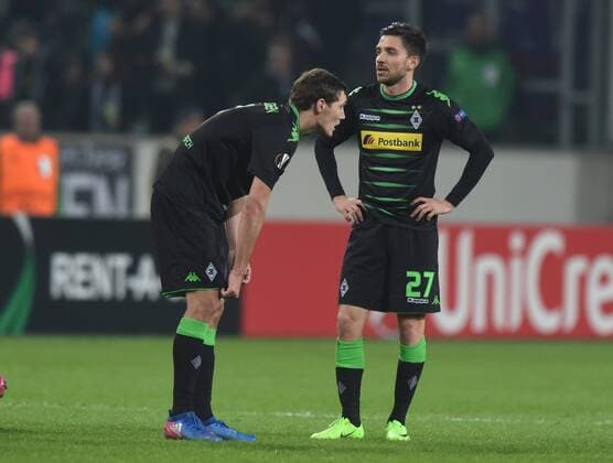Europaleague: Borussia Mönchengladbach - AC Florenz 16.02.2017. Andreas Christensen (li.) und Julian Korb (beide BMG) enttäuscht nach dem Schlußpfiff. HM