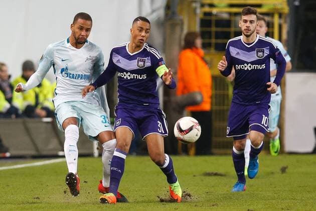 Zenit s midfielder s Hernani Azevedo Junior and Anderlecht s Youri Tielemans fight for the ball during a game between Belgian soccer team RSC Anderlecht and Russian team FC Zenit, first-leg of the 1 16 finals of the Europa League competition, Thursday 16 February 2017, in Brussels. BRUNOxFAHY  x05048979x