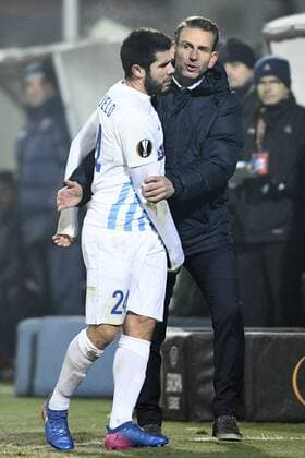 Genk s Alejandro Pozuelo and Genk s head coach Albert Stuivenberg pictured during a first leg game between Romanian Club Astra Giurgiu and Belgian soccer team RC Genk in the 1 16 finals of the Europa League competition Thursday 16 February 2017, in Giurgiu, Romania. YORICKxJANSENS  x05049015x