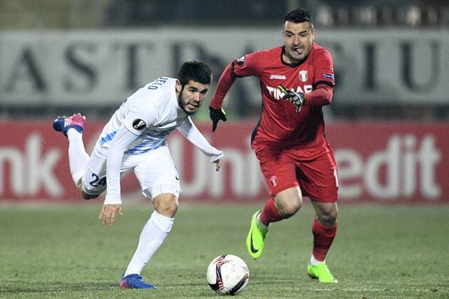 Genk s Alejandro Pozuelo and Astra Giurgiu s Constantin Budescu fight for the ball during a first leg game between Romanian Club Astra Giurgiu and Belgian soccer team RC Genk in the 1 16 finals of the Europa League competition Thursday 16 February 2017, in Giurgiu, Romania. YORICKxJANSENS  x05049023x