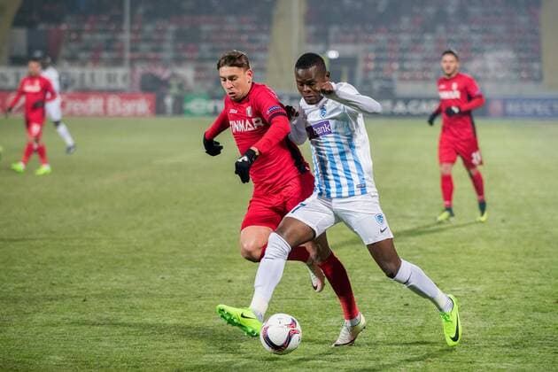 UEFA Europa League 2016-2017, Group E game between FC Astra Giurgiu (ROU) and Genk (BEL) February 2017 February 16, 2017: Alexandru Stan 77 of FC Astra Giurgiu L and Mbwana Samatta 77 of Genk during the UEFA Europa League 2016-2017, Group E game between FC Astra Giurgiu (ROU) and Genk (BEL) at Marin Anastasovici Stadium, Giurgiu, Romania ROU. Foto: Cronos Catalin Soare