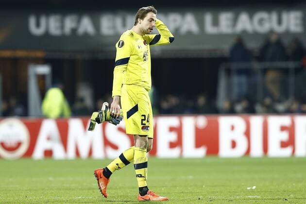 Tim Krul of AZ Alkmaarduring the UEFA Europa League round of 32 match between AZ Alkmaar and Olympique Lyonnais on February 16, 2017 at the AFAS stadium in Alkmaar, The Netherlands. AZ v Olympique Lyon UEFA Europa League 2016 2017 xVIxxIVx 7132677