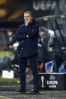 Coach John van den Brom of AZ Alkmaarduring the UEFA Europa League round of 32 match between AZ Alkmaar and Olympique Lyonnais on February 16, 2017 at the AFAS stadium in Alkmaar, The Netherlands. AZ v Olympique Lyon UEFA Europa League 2016 2017 xVIxxIVx 7132877