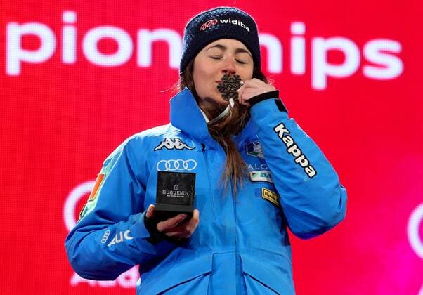 Ski Alpin, WM in St. Moritz, Riesenslalom Damen - Siegerehrung am Abend ALPINE SKIING - FIS Ski WC St. Moritz SANKT MORITZ,SWITZERLAND,16.FEB.17 - ALPINE SKIING - FIS Alpine World Ski Championships, giant slalom ladies, award ceremony. Image shows Sofia Goggia (ITA). GEPAxpictures xMarioxKneisl