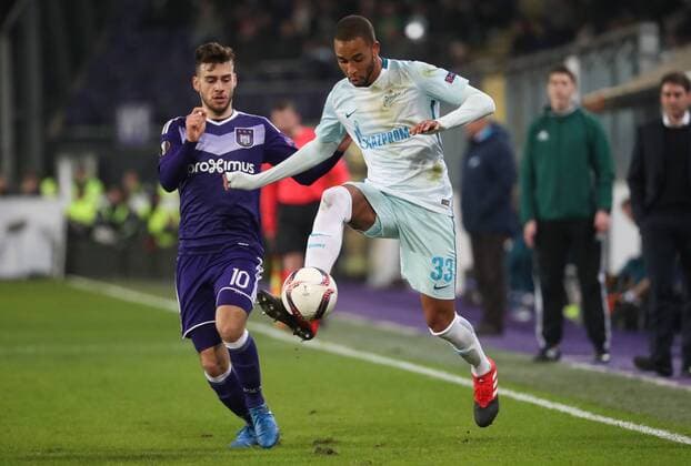 Anderlecht s Massimo Bruno and Zenit s midfielder s Hernani Azevedo Junior fight for the ball during a game between Belgian soccer team RSC Anderlecht and Russian team FC Zenit, first-leg of the 1 16 finals of the Europa League competition, Thursday 16 February 2017, in Brussels. VIRGINIExLEFOUR  x05049072x