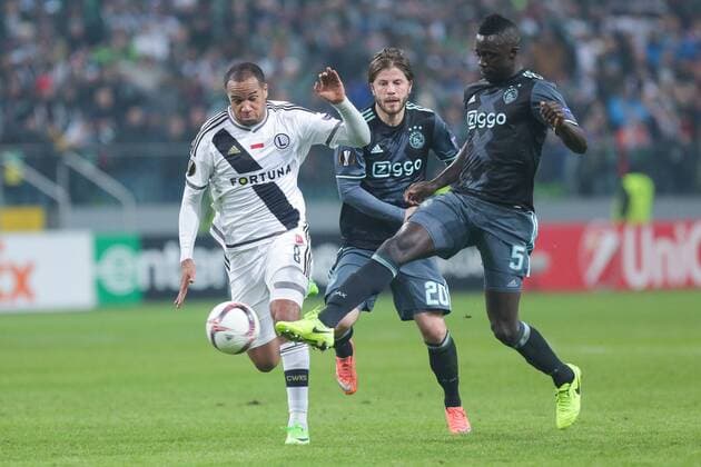Warschau, Polen - Fussball, Europa League, Legia Warschau vs. Ajax Amsterdam: VADIS ODJIDJA OFOE LASSE SCHONE DAVINSON SANCHEZ  20170216CSMP0046