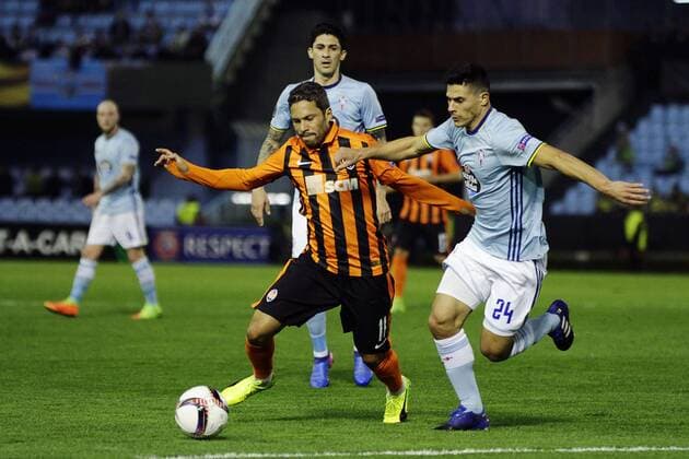 February 16, 2017 - Vigo, Pontevedra, Spain - Marlos Romero midfielder of Shakhtar Donetsk (11) battles for the ball with Facundo Roncaglia defender of Celta de Vigo (24) during the UEFA Europa League Round of 16 first leg match between Celta de Vigo and Shakhtar Donetsk at Balaidos Stadium on February 16, 2017 in Vigo, Spain. Celta Vigo v Shakhtar Donetsk - UEFA Europa League Round of 32: First Leg  - ZUMAn230 20170216_zaa_n230_296 Copyright: xJosexManuelxAlvarezxReyx