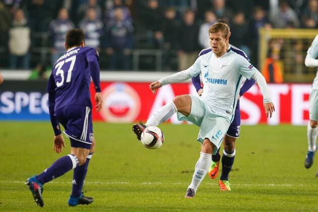 Anderlecht s Ivan Obradovic and Zenit s forward s Aleksandr Kokorin fight for the ball during a game between Belgian soccer team RSC Anderlecht and Russian team FC Zenit, first-leg of the 1 16 finals of the Europa League competition, Thursday 16 February 2017, in Brussels. BRUNOxFAHY  x05049098x
