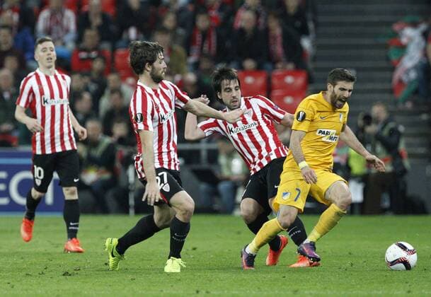 Fußball, EL, Athletic Bilbao - APEOL Nikosia 16 02 2017 Bilbao, Spanien - Fussball, Europa League, Athletic Bilbao vs. APOEL Nikosia: Benat Etxebarria, Giorgos Efrem  xDAVIDxS.xBUSTAMANTEx xx