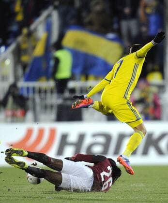 ROSTOV-ON-DON, RUSSIA - FEBRUARY 16, 2017: AC Sparta Pragueâ€™s Costa Nhamoinesu (L) and FC Rostovâ€™s Dmitri Poloz in their 2016-17 UEFA Europa League Round of 32, 1st leg football match at Olimp 2 Stadium. FC Rostov won the game 4-0. Valery Matytsin TASS  TS041786