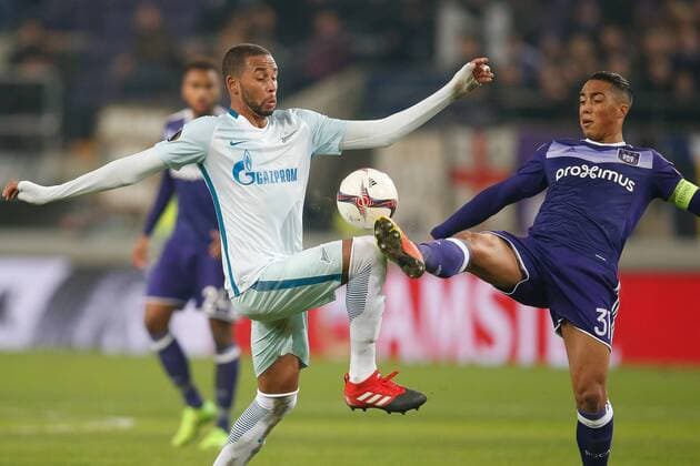 Zenit s midfielder s Hernani Azevedo Junior and Anderlecht s Youri Tielemans fight for the ball during a game between Belgian soccer team RSC Anderlecht and Russian team FC Zenit, first-leg of the 1 16 finals of the Europa League competition, Thursday 16 February 2017, in Brussels. BRUNOxFAHY  x05049120x