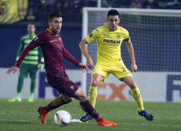 Fußball, EL, FC Villarreal - AS Rom Villarreal s players Bruno (R) vies for the ball with Roma s Strootman during their Europa League round of 32 first leg match at La Ceramica stadium in Villarreal, Valencian Community, Spain, 16 February 2017. VILLARREAL VS. AS ROMA !ACHTUNG: NUR REDAKTIONELLE NUTZUNG!  Copyright: xDomenechxCastellox CVA001 20170216-636228829400241928