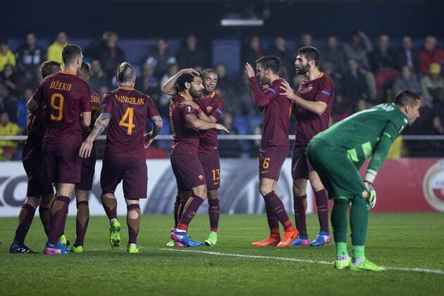 Fußball, EL, FC Villarreal - AS Rom Roma s striker Edin Dezko jubilates the second goal against Villarreal during their Europa League round of 32 first leg match at La Ceramica stadium in Villarreal, Valencian Community, Spain, 16 February 2017. VILLARREAL VS. AS ROMA !ACHTUNG: NUR REDAKTIONELLE NUTZUNG!  Copyright: xDomenechxCastellox CVA001 20170216-636228839581213478