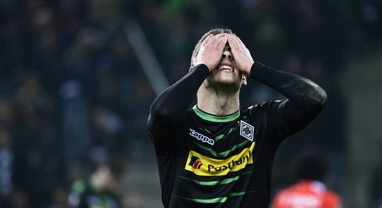 Borussia-Park Mönchengladbach 16.2.2017 Europa League 2016 17 Zwischenrunde, Hinspiel, Borussia Mönchengladbach (Moenchengladbach, Gladbach) vs. AC Florenz --- Thorgan Hazard (Gladbach) frustriert