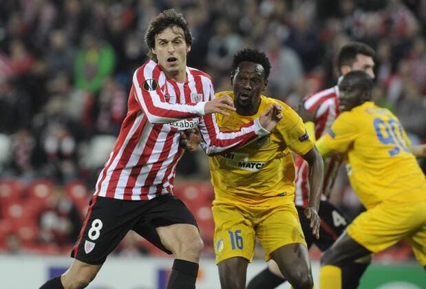 Iturraspe, Vinicius. First leg of 1 16 Europa League match between Athletic Bilbao and Apoel Nicosia. In this picture, Iturraspe and Vinicius. xJuanxEcheverriax 