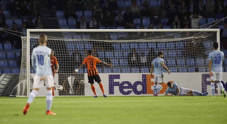 Gustavo Blanco. First leg of 1 16 Europa League match between Celta Vigo and Shakhtar Donetsk. In this picture, Gustavo Blanco scores his goal. xJORGExLANDINx 